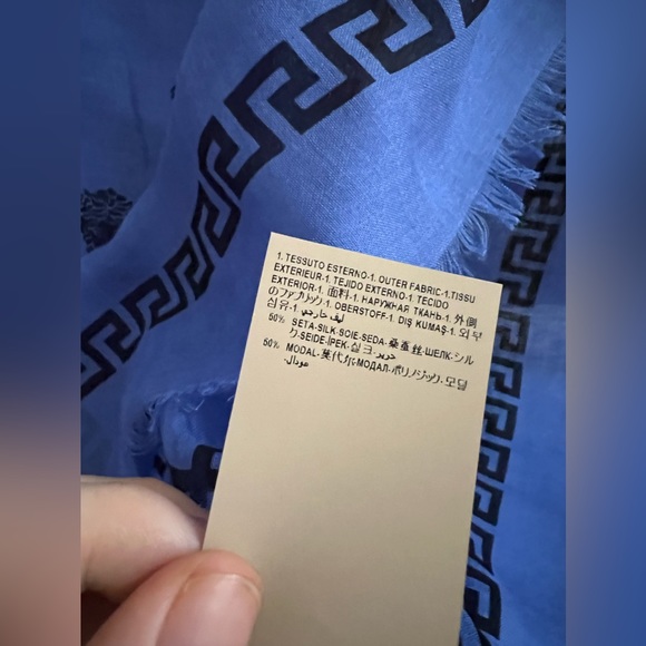 NEW VERSACE blue Medusa Greca Large silk mix shawl scarf - Picture 10 of 15